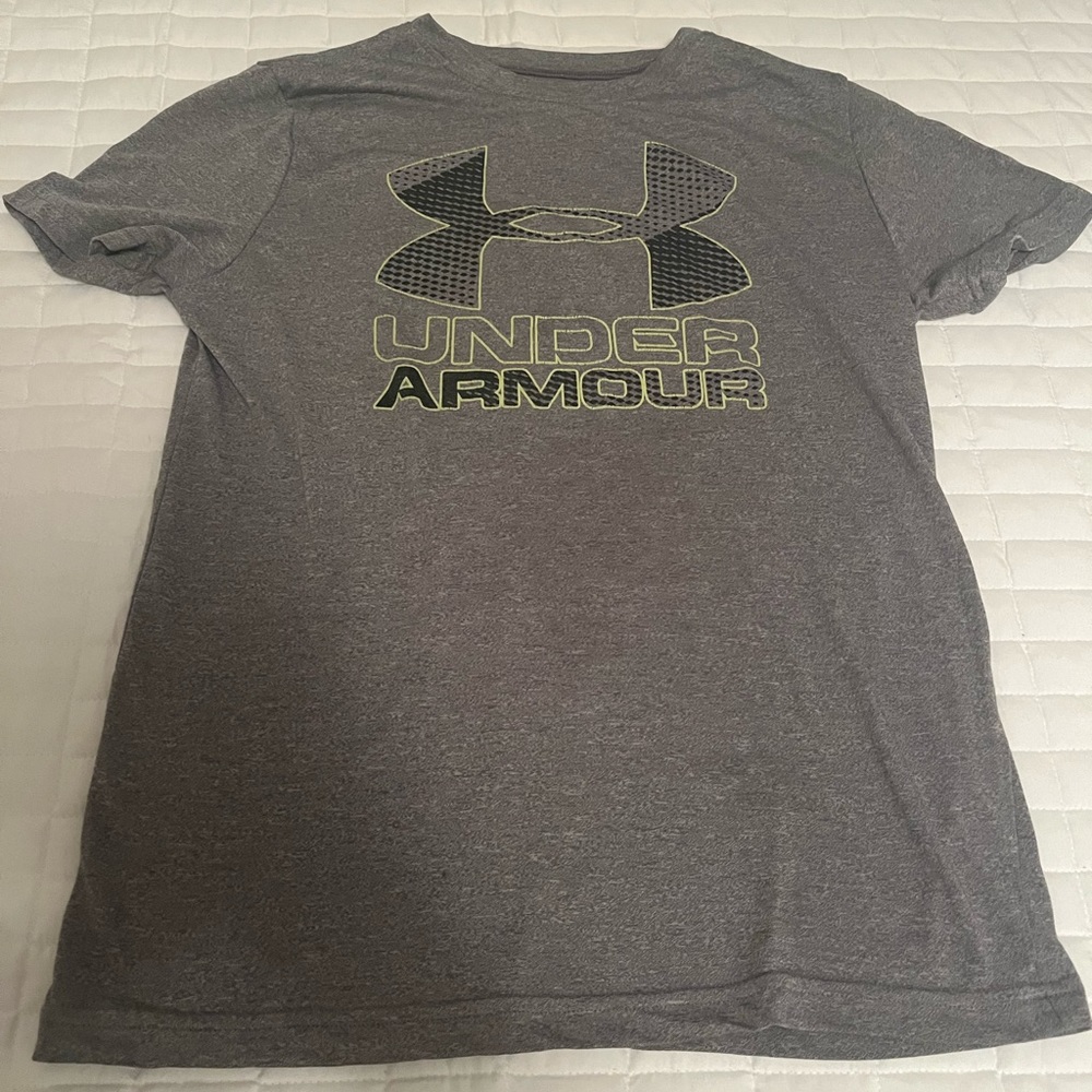 Boys Under Armor Tee - Size Medium